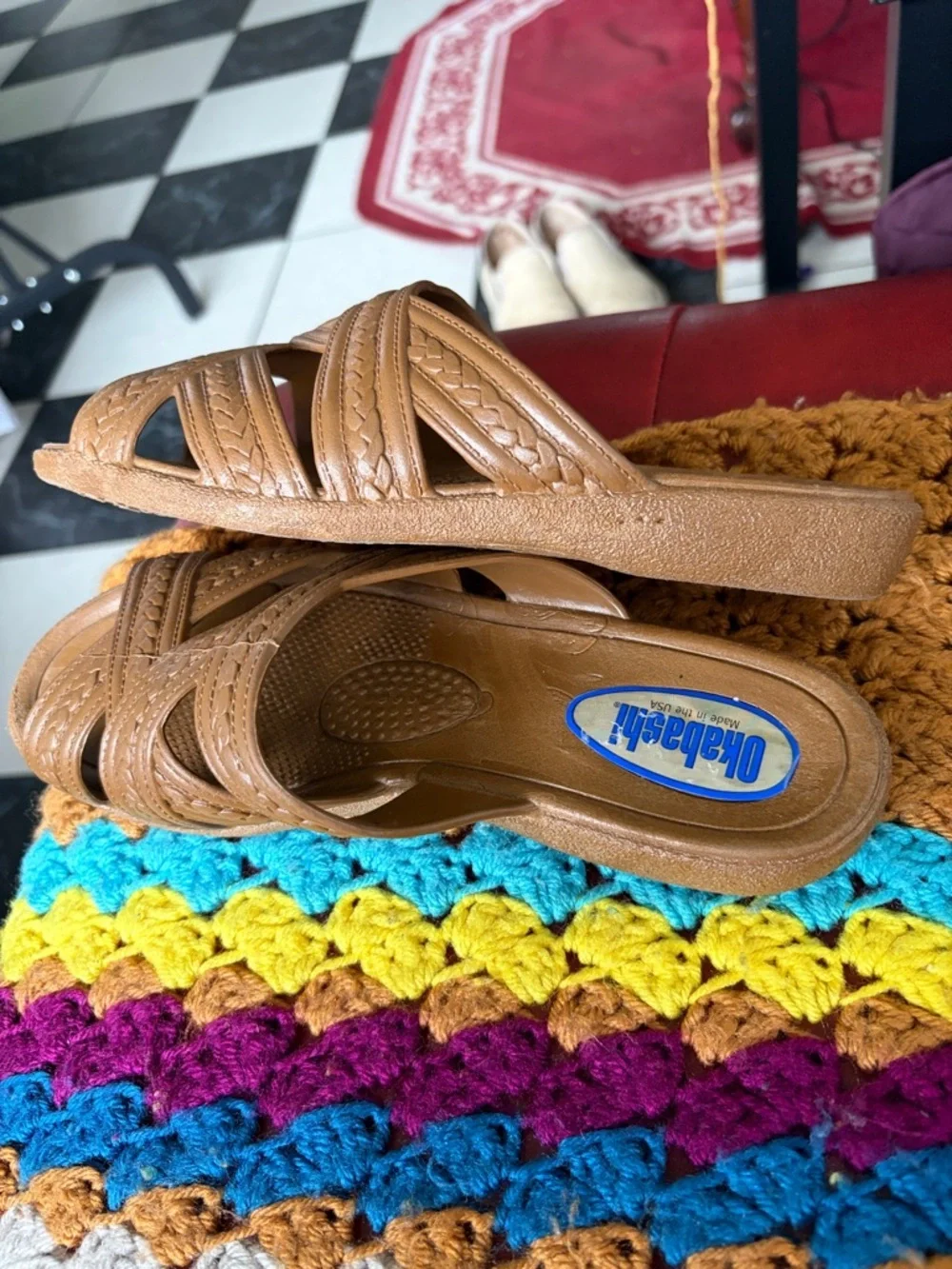 Okabashi Women's size S (6-7) Naples Brown Slides Sandals